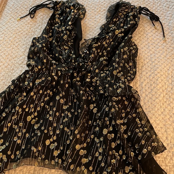 DEREK LAM 10 CROSBY Sleeveless V-Neck Metallic Ruffle Top - Picture 11 of 12